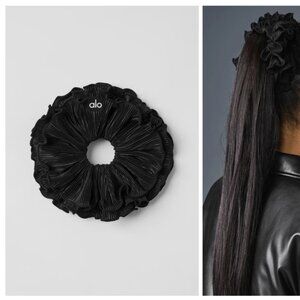 Alo Micro Plisse Oversized Scrunchie